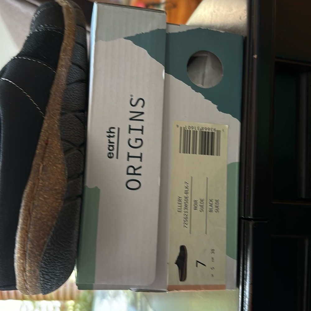 Earth Origins, size 7 medium, black, worn twice